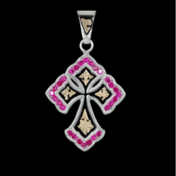 Cross Pendant only no necklace attached - Picture 1 of 2